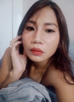 Bella - escort in New Delhi Photo 3 of 5