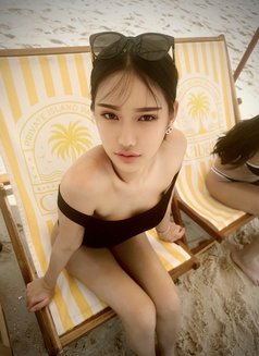Bella - escort in Seoul Photo 7 of 16