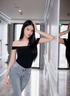 Bella - escort in Seoul Photo 11 of 16