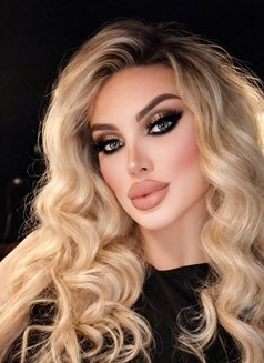 Bella - Transsexual escort in Beirut Photo 3 of 3