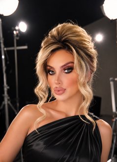Bella - Transsexual escort in Beirut Photo 9 of 10
