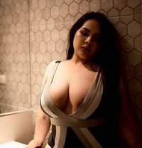 Bella - escort in Amman Photo 4 of 5