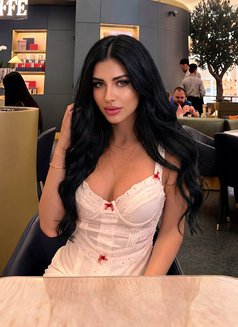 Bella - escort in Dubai Photo 3 of 5