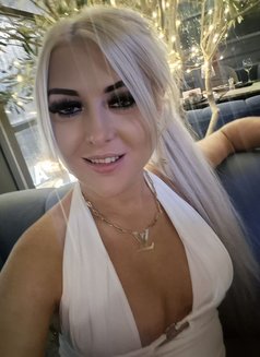 Bella - escort in Hong Kong Photo 2 of 9