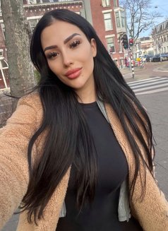 Bella - Transsexual escort in Paris Photo 1 of 6