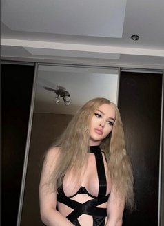 Bella Russian xxl top - Transsexual escort in Al Manama Photo 1 of 8