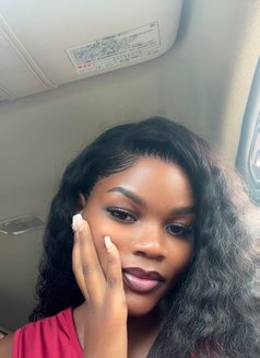 Bella - escort in Shanghai Photo 2 of 2