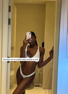 Bella - puta in Dubai Photo 7 of 7