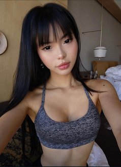 Bella - puta in Doha Photo 3 of 5