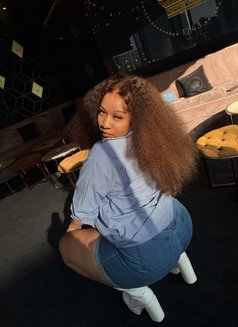 Bella - escort in Guangzhou Photo 1 of 5