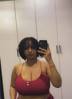 Bella - escort in Guangzhou Photo 4 of 5