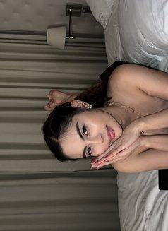 Bella - escort in Singapore Photo 5 of 5