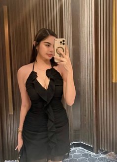 Bella - puta in Singapore Photo 8 of 11