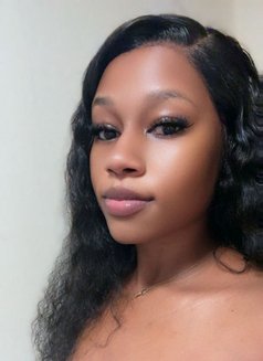 Bella - puta in Bangkok Photo 2 of 4