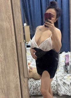 Bella - masseuse in Bangkok Photo 11 of 12