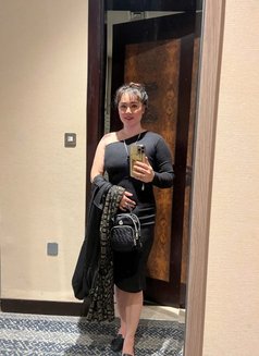 Bella - puta in Candolim, Goa Photo 2 of 6