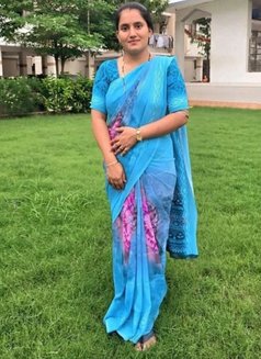 Bella - escort in Candolim, Goa Photo 1 of 1