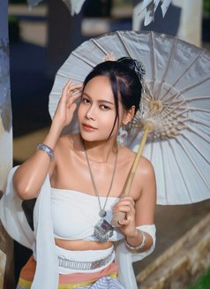 Bella - escort in Macao Photo 8 of 10