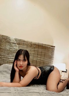 Bella - escort in Muscat Photo 5 of 8