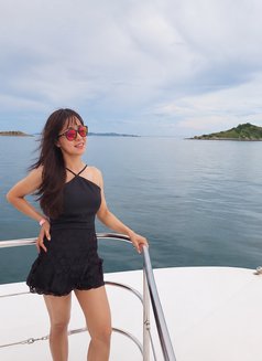 Bella - masseuse in Singapore Photo 4 of 13