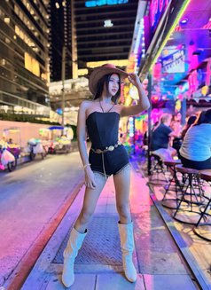 Bella - Transsexual escort in Bangkok Photo 2 of 4