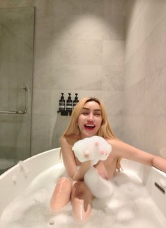 bella - Transsexual escort in Tokyo Photo 30 of 30