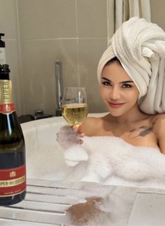 Jasmin Thai 🇹🇭 New in Dubai - puta in Dubai Photo 1 of 16