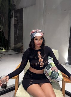 Bellah - escort in Bali Photo 5 of 6