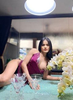 Belle - Transsexual escort in Bangkok Photo 4 of 6
