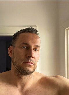 Ben - Male escort in Dubai Photo 1 of 6