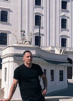 Ben - Male escort in Dubai Photo 2 of 6