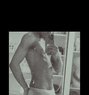 Ben - masseur in Lagos, Nigeria Photo 2 of 4