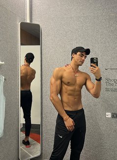 Bencock Top 8” - Acompañantes masculino in Abu Dhabi Photo 3 of 4