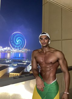 Bencock Top 8” - Acompañantes masculino in Abu Dhabi Photo 4 of 4