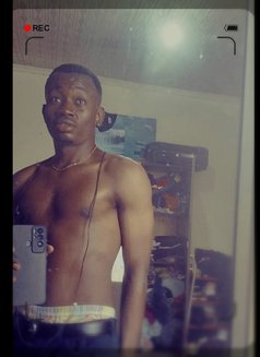 Davy - masseur in Mombasa Photo 2 of 10