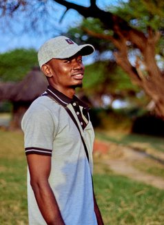Davy - masseur in Mombasa Photo 8 of 10