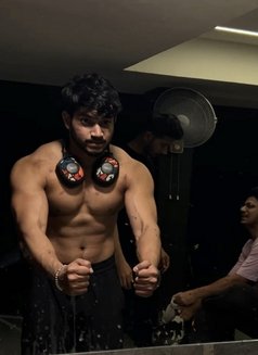 Benny - Male escort in Pune Photo 1 of 9