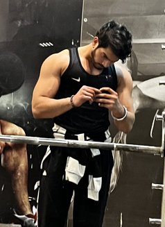 Benny - Male escort in Pune Photo 2 of 9