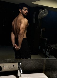 Benny - Male escort in Pune Photo 7 of 9