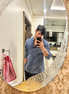 Benny - Male escort in Pune Photo 8 of 9