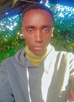 Benson Mwiti - masseur in Nairobi Photo 3 of 13
