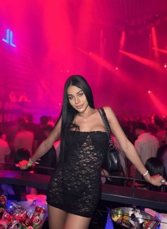 Benz - Dominadora transexual in Phuket Photo 27 of 30