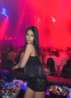 Benz - Dominadora transexual in Phuket Photo 28 of 30