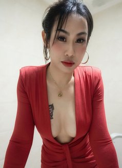 BenzySexworker - Transsexual escort in Riyadh Photo 10 of 10