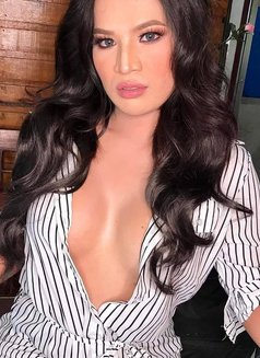 Yvette - Transsexual escort in Manila Photo 4 of 5