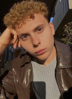 Berk - Acompañantes masculino in Riyadh Photo 2 of 6