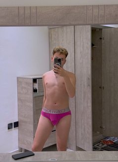 Berk - Acompañantes masculino in Riyadh Photo 4 of 6