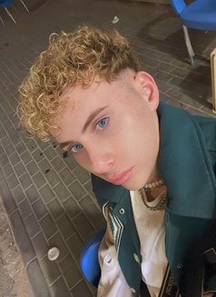 Berk - Acompañantes masculino in Riyadh Photo 5 of 6