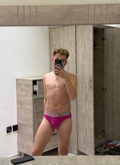 Berk - Male escort in İstanbul Photo 3 of 7