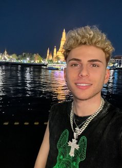 Berk - Male escort in İstanbul Photo 4 of 7